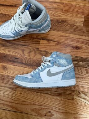 Nike Air Jordan 1 Retro High OG 'Hyper Royal'